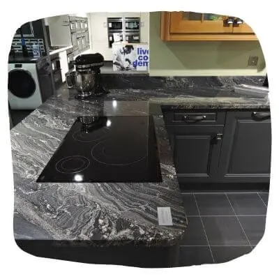 Черная столешница под мрамор