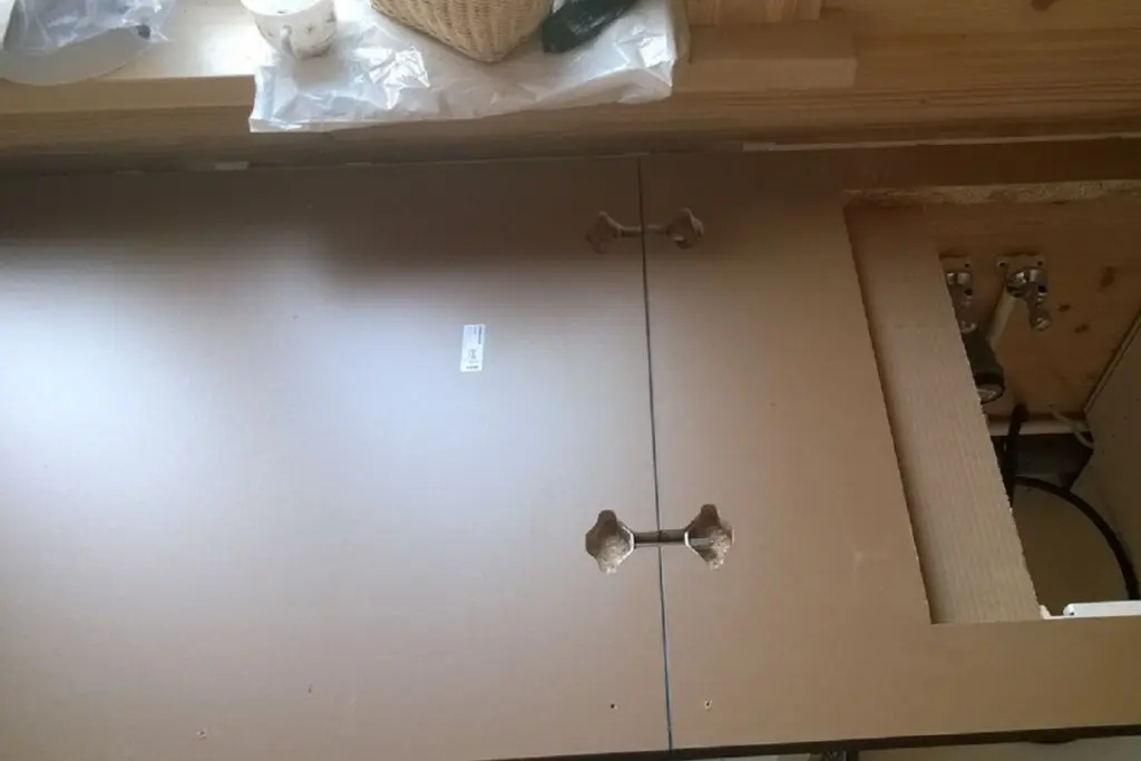 соединение столешниц через стяжки