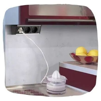 Угловая встроенная розетка