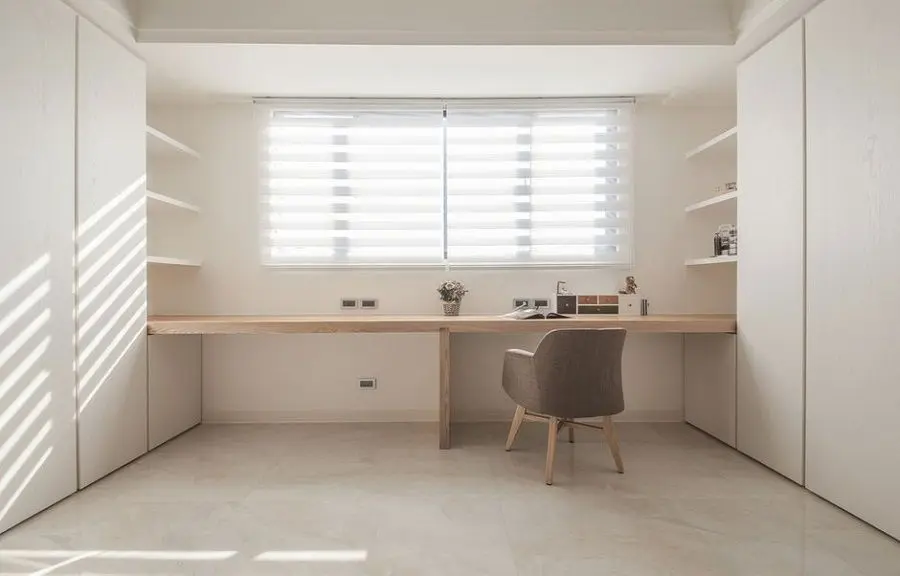 Столешница вдоль окна в комнате (6).jpg