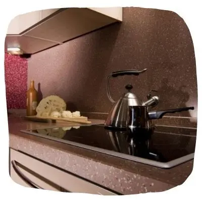 Стеновая панель в цвет столешницы