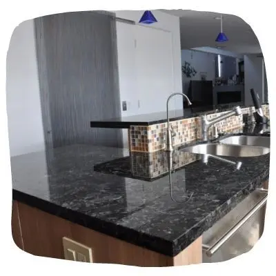 Глянцевая кухонная столешница