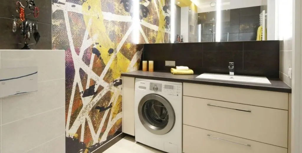 Стиральная машина под столешницей в ванной