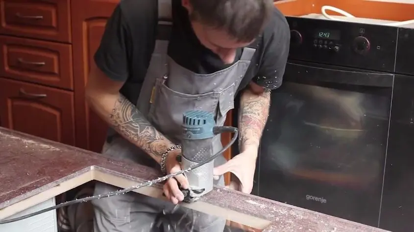 Формирование отверстий под мойку