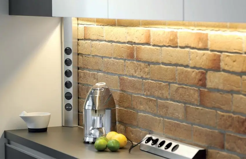 Сколько розеток можно установить на кухне