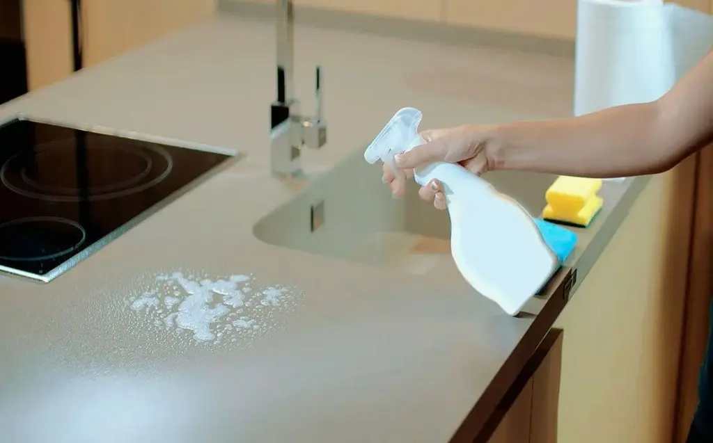 уход за столешницей с полиролью