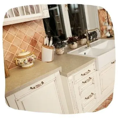 Бежевая столешница под камень