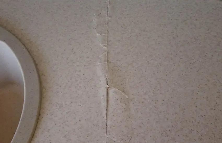 Поврежденная столешница Поврежденная столешница