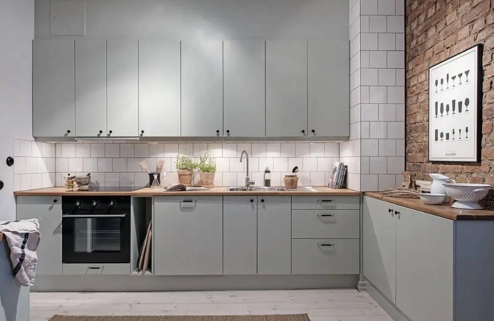 Угловую серая кухня в скандинавском стиле