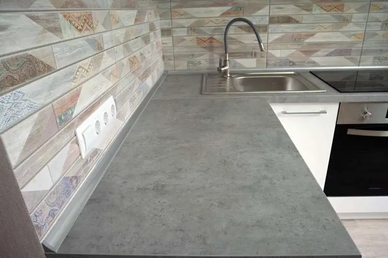 серый бетон