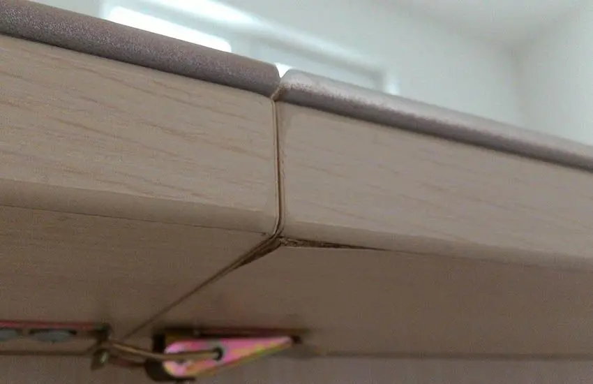 Отходит пластик от столешницы Отходит пластик от столешницы