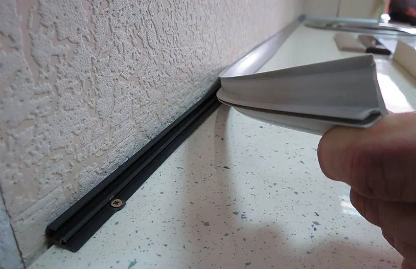 Плинтус для столешницы Плинтус для столешницы