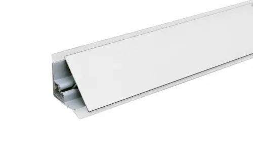 213 Плинтус треугольный алюминиевый гладкий 30*30*3050мм