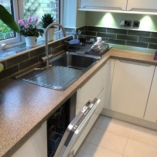 R6482HS Бежевый гранит Столешница Duropal глянцевая фото 5