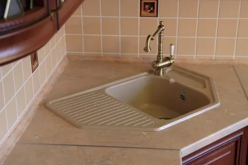 Угловой элемент из ДСП в цвет столешницы MAERSS фото 6