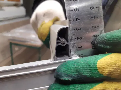 215 Плинтус овальный алюминиевый гладкий фото 4