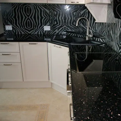 1113/MO 9гр. Искра черная Столешница глянцевая фото 3