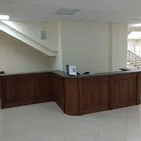 Рессепщен темное дерево, столешница зеленый мрамор фото анонс товара