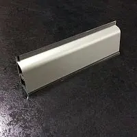 Образец овального алюминиевого плинтуса фото анонс товара