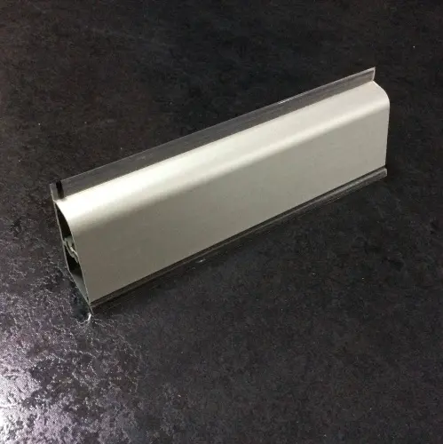 Образец овального алюминиевого плинтуса детальная картинка