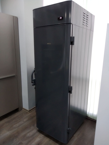 Стационарный холодильно-морозильный шкаф для хранения шуб Premium GRAUDE PK 70.0 детальная картинка фото 3